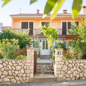 https://apartments-sanja-cres.primorje-gorskikotar.com