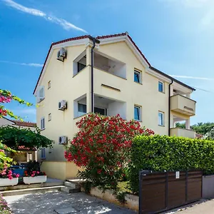https://villa-luka-malinska.primorje-gorskikotar.com