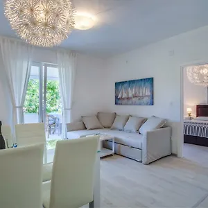 https://cuore-di-milka-apartments.primorje-gorskikotar.com